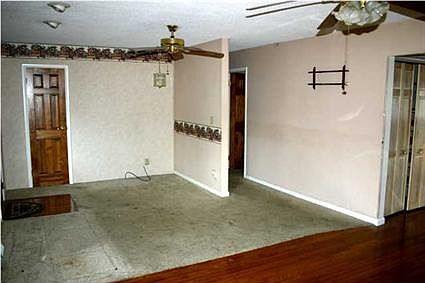 2nd image of 3010 Eastview Dr