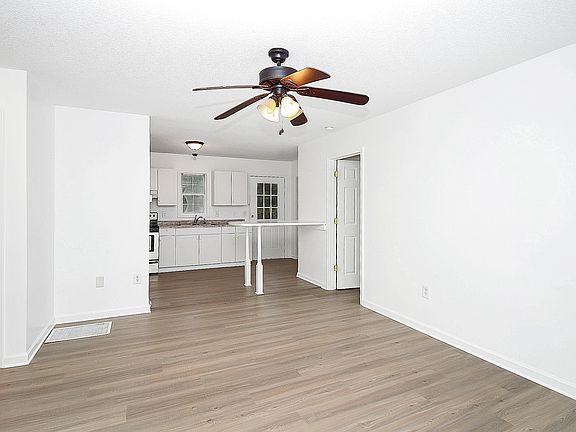 3rd image of 1135 Cedar Pond Ln