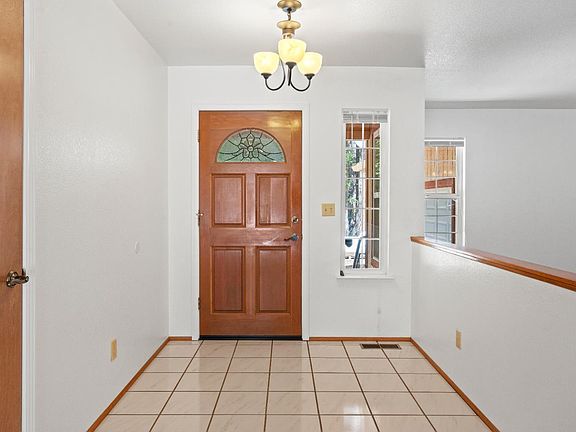 4th image of 1885 Clover Drive