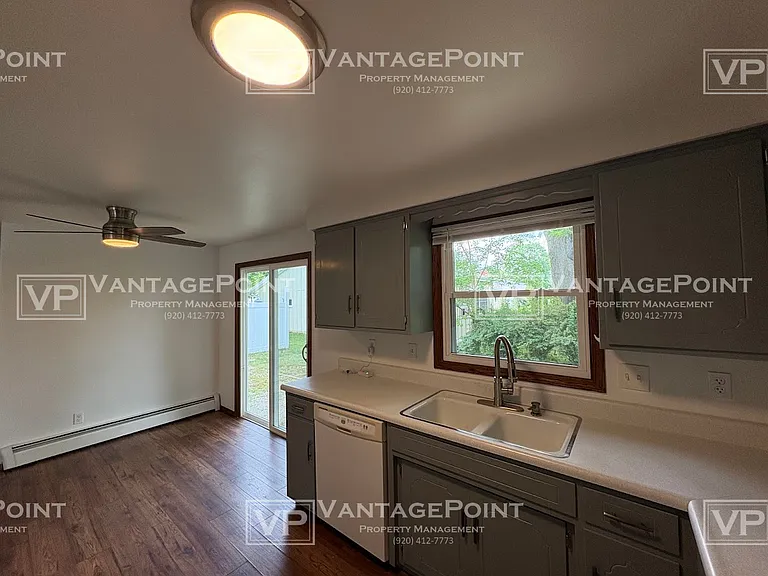 1713 Edgehill Dr — Photo 8
