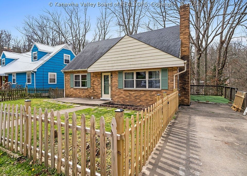 1st image of 620 Gordon Dr