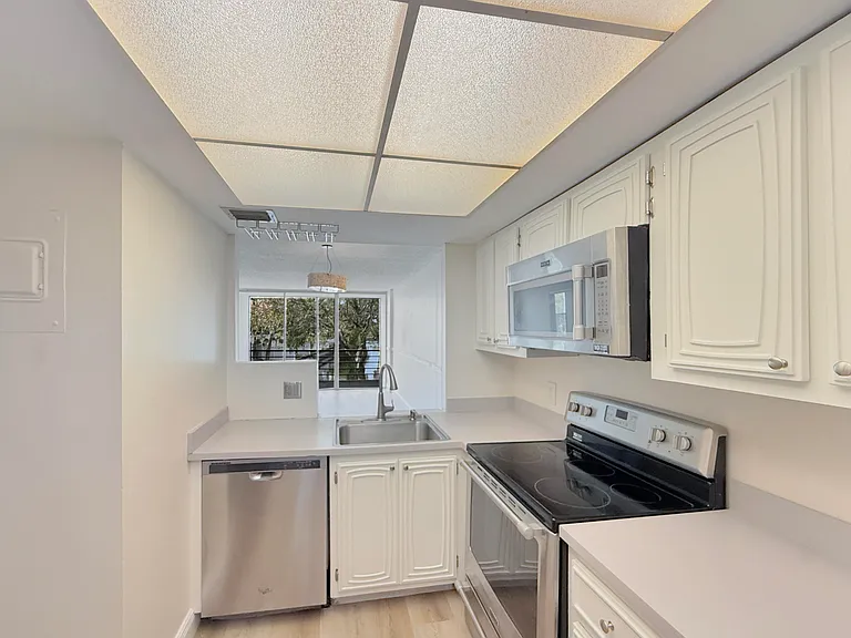 113 Royal Park Dr #2C — Photo 6