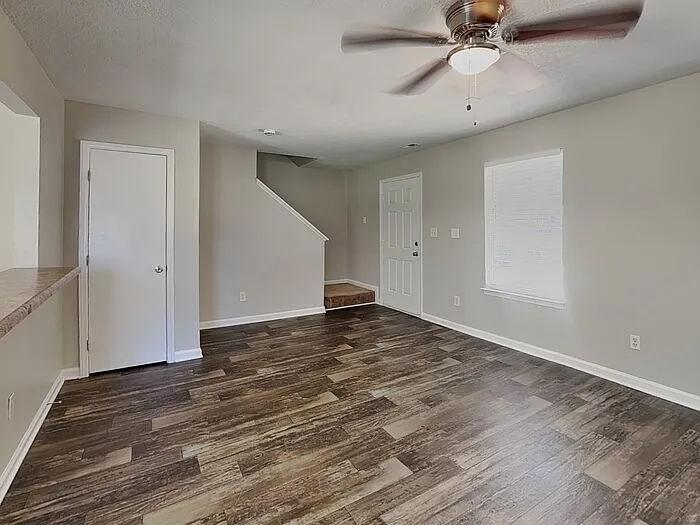 2873 Signal Ct SW — Photo 3