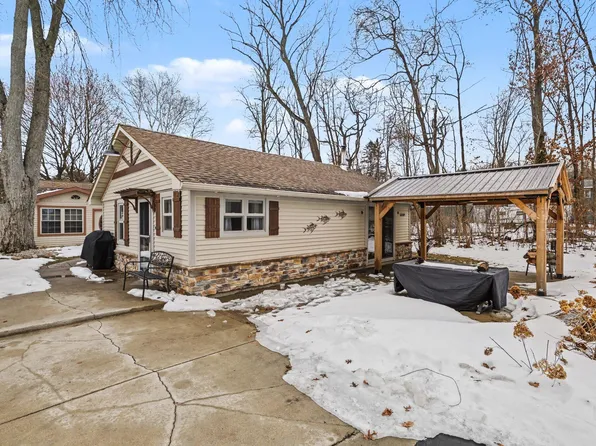 50389 E Lake Shore Dr, Dowagiac, MI 49047