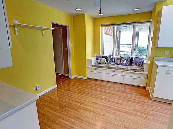 4th image of 100 Hilltop Ave