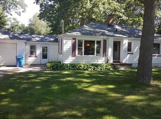 731 River St, Spring Lake, MI 49456
