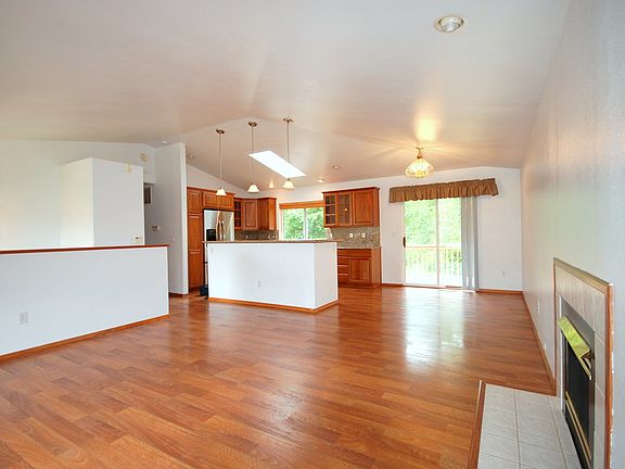 5th image of 7401 262nd St NW
