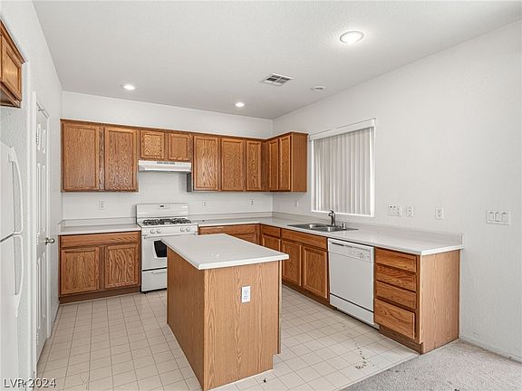 3rd image of 4118 Cotton Creek Ave