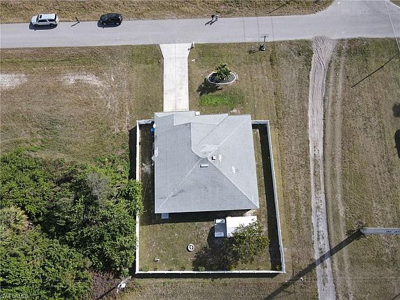 3rd image of 2722 NE 3rd Ave