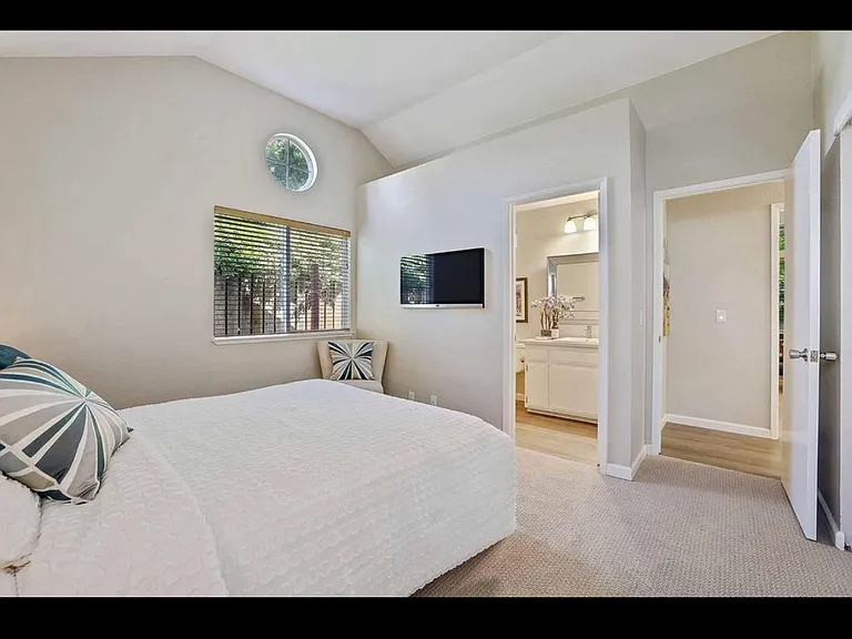Valdora St — Photo 7