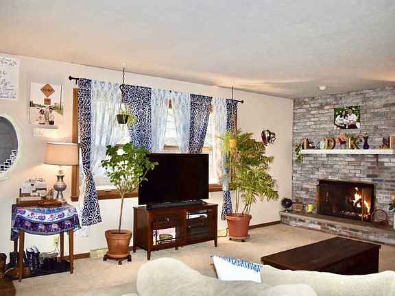 3rd image of 3937 Kensington Dr