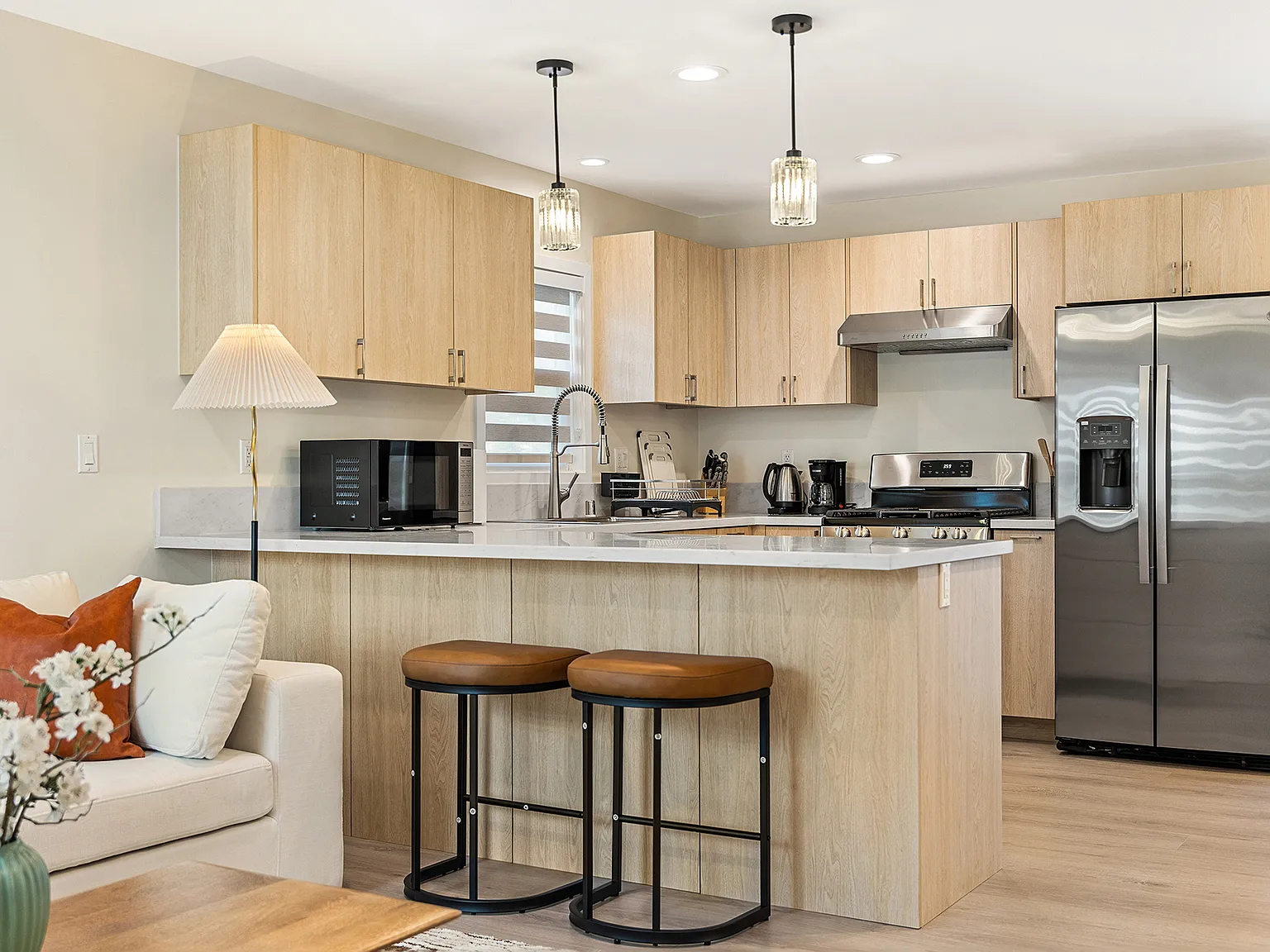 3 bed, 980 sqft, $4,200 — Photo 1