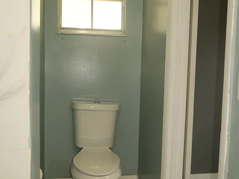 8211 Gwendolyn Rd — Photo 27