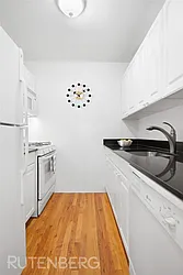 Rented by R New York