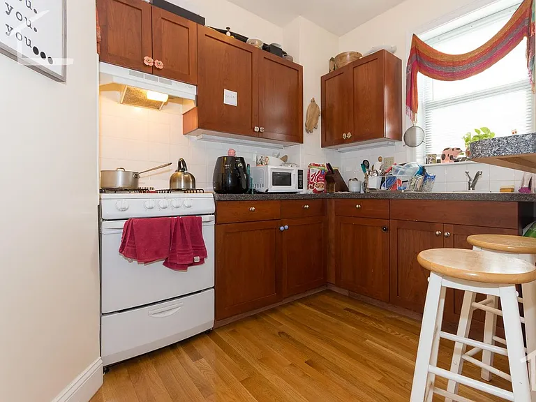 4 Park Vale Ave #12L — Photo 4