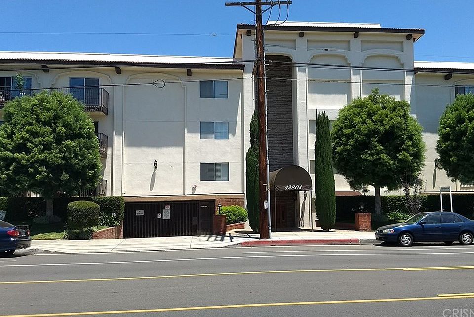 1st image of 12801 Moorpark St Unit 212