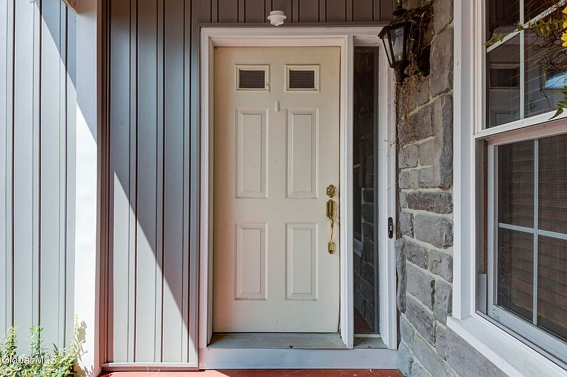 5th image of 42 Greystone Drive