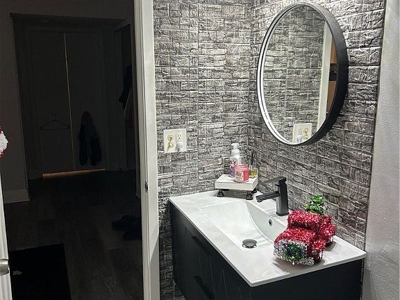 2nd image of 7681 Shelburne Dr