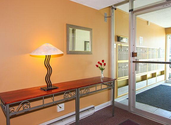 3rd image of 300 Circle Ave APT 4L