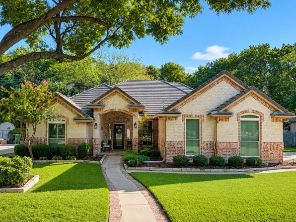 3122 Oakview Dr, Hurst, TX 76054