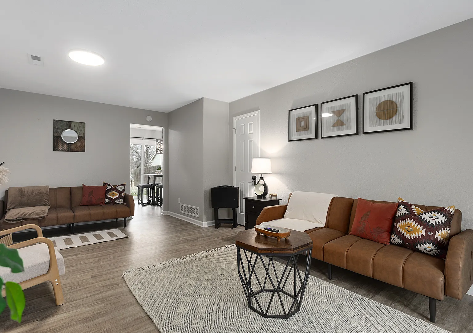 SW Parkwood Dr, Blue Springs — Photo 3