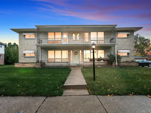 7400 West Fernwood CIRCLE, Milwaukee, WI 53219