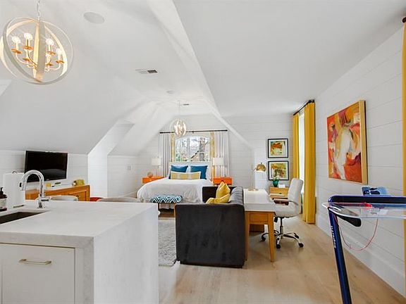 2nd image of 506A Argonne Dr NW