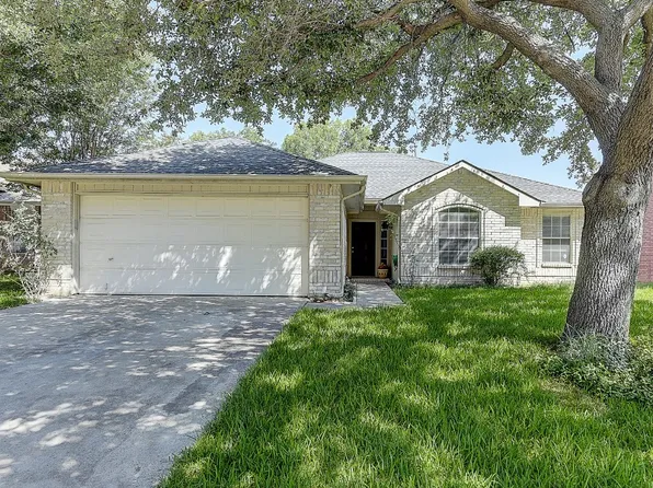 930 Silver Streak Dr, Saginaw, TX 76131