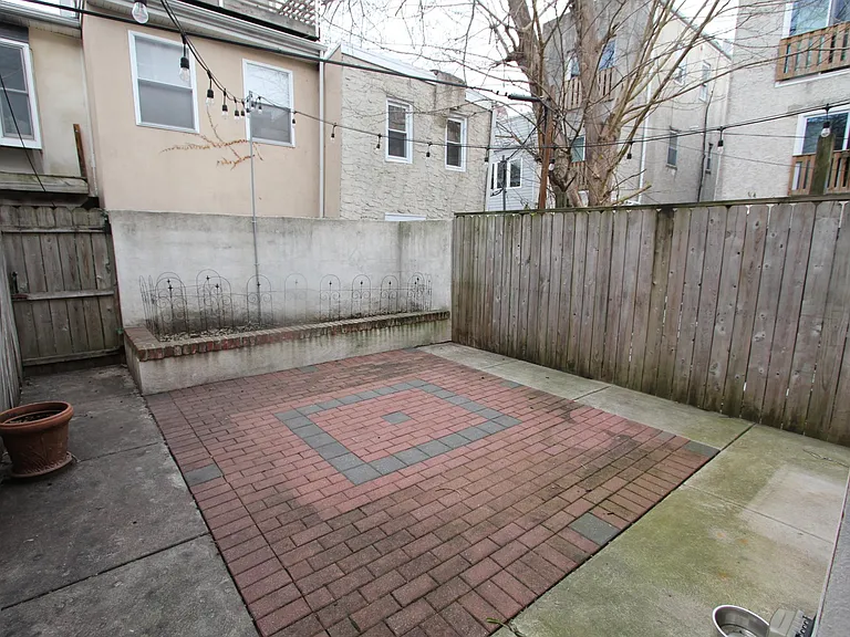1609 Bainbridge St #1 — Photo 10