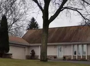 6707 Larkspur Ln, Saukville, WI 53080