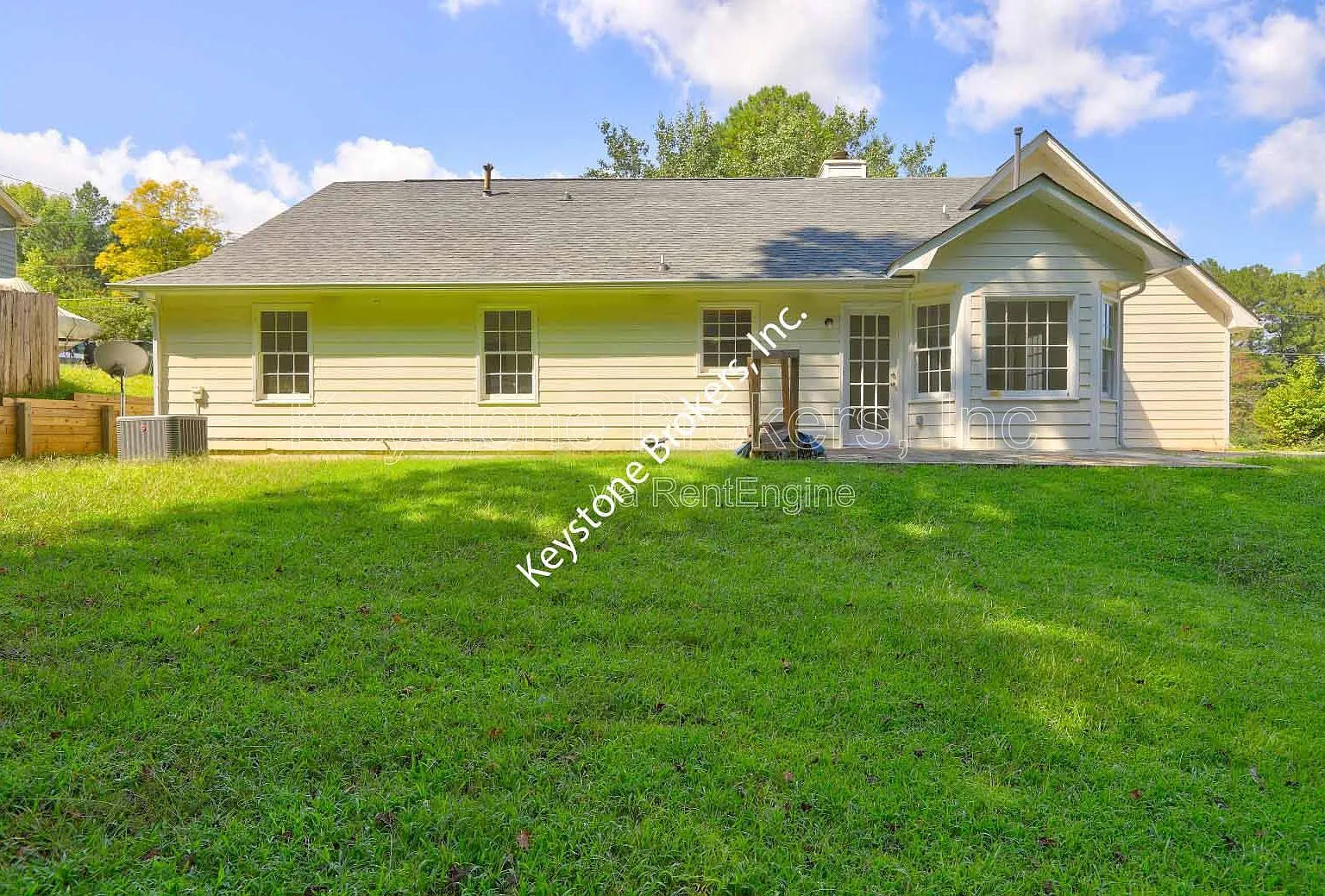 3 bed, 2.0 bath, 1381 sqft, $1,550 — Photo 2
