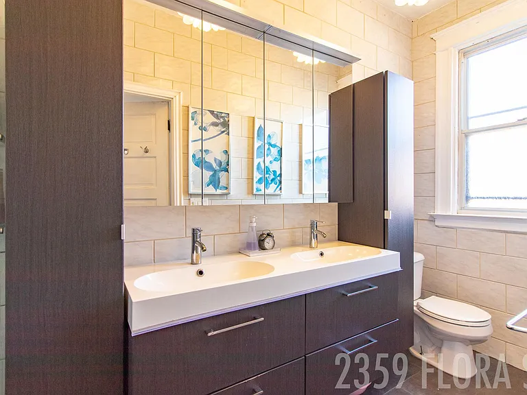 2359 Flora St — Photo 4