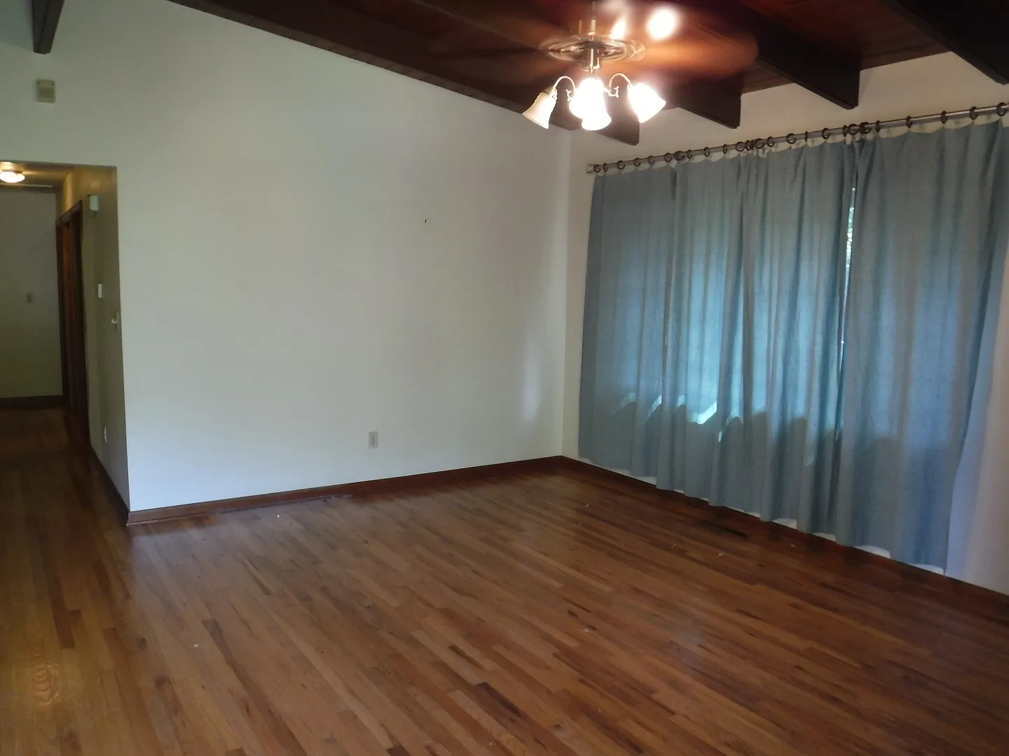 Secluded 3 BR / 2 BA home at end of cul-de-sac — Photo 3