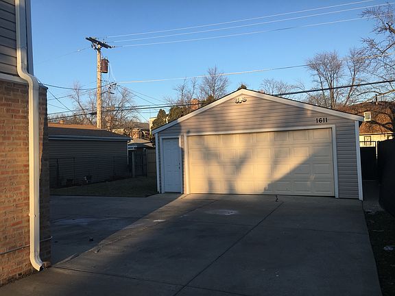 2nd image of 1611 N 40th Ave #1
