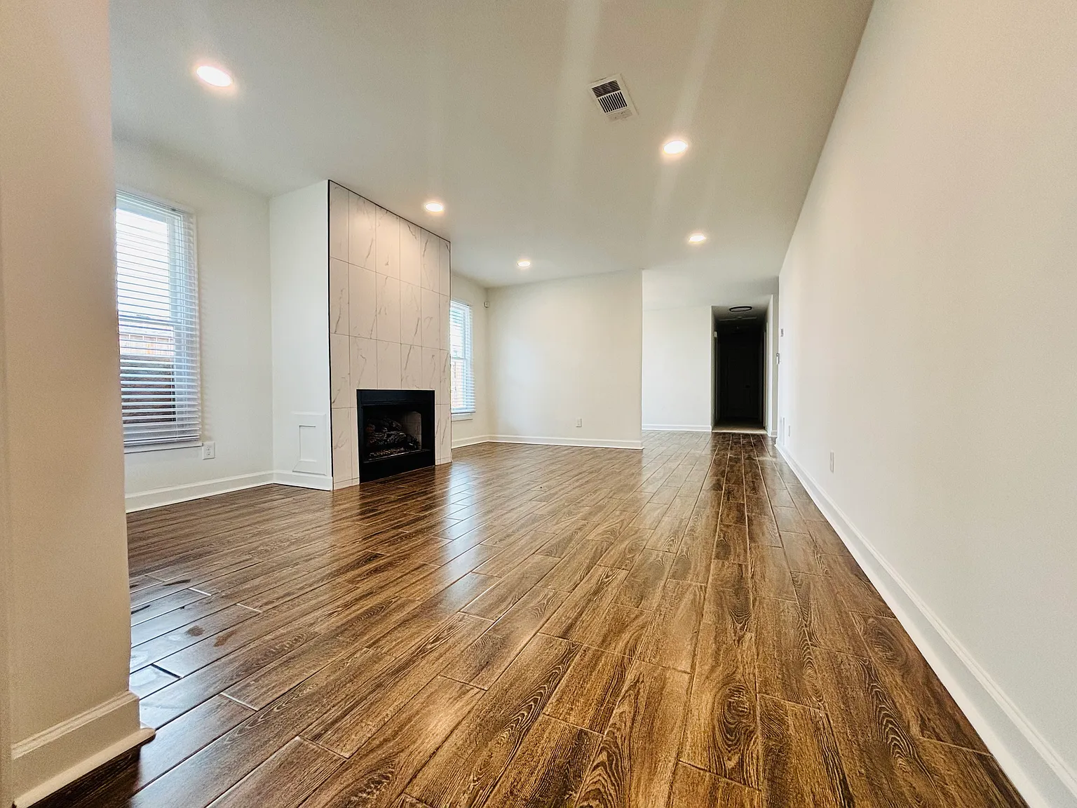 3 bed, 1600 sqft, $2,100 — Photo 2