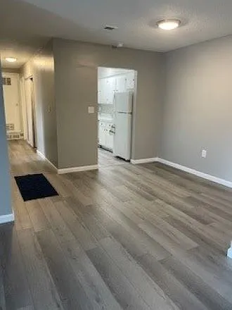 2 bed, 950 sqft, $799 — Photo 2