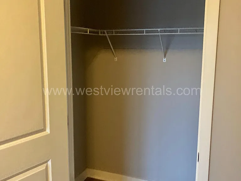 203 E Laurel St — Photo 237