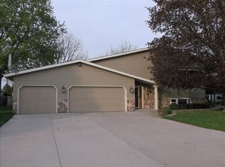 1532 N Blossom Dr, Appleton, WI 54914