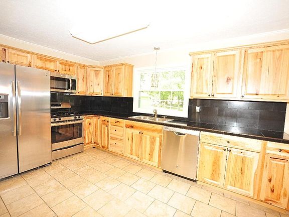 2nd image of 215 Broad St