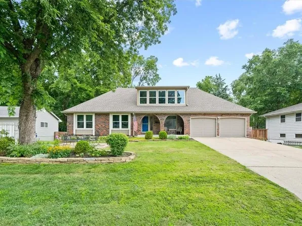 407 NW Lincolnwood Dr, Lees Summit, MO 64063