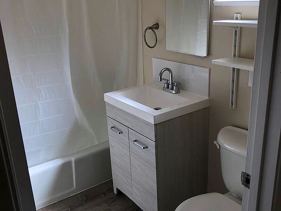 5th image of 529 Callan Ave APT 3