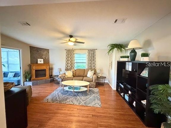 3rd image of 1215 Panama Pl