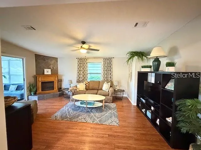 1215 Panama Pl — Photo 3