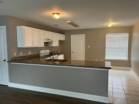 3rd image of 1713 English Colony Dr