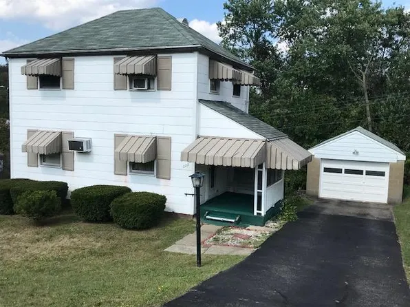 609 Independence Dr, Clairton, PA 15025