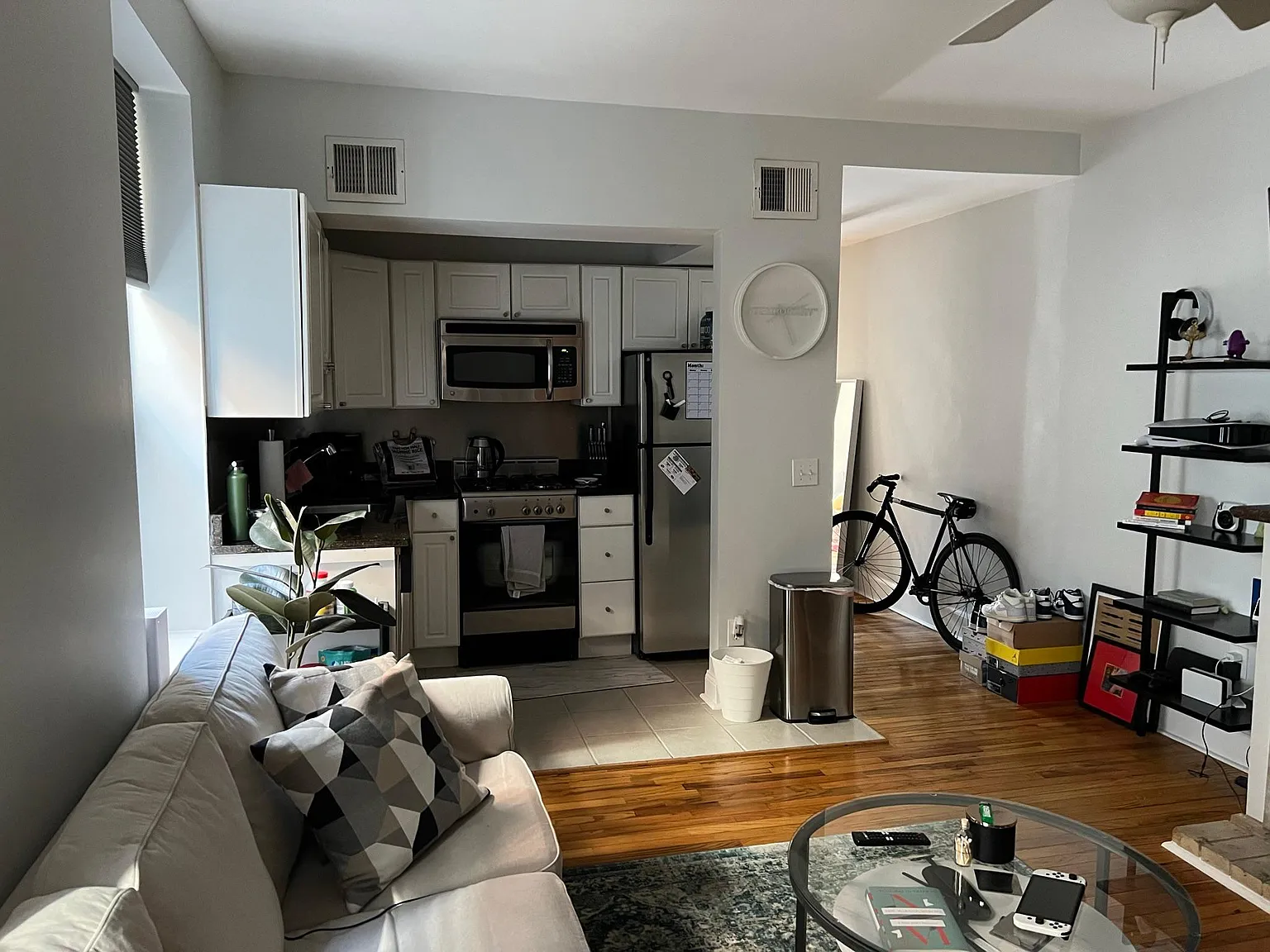 1506 Mount Vernon St APT 2R photo 1