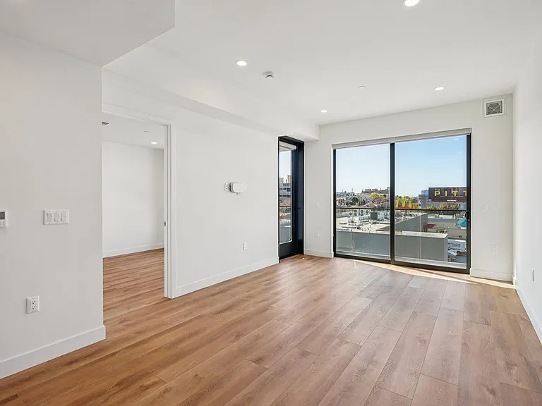 10431 Santa Monica — Photo 18