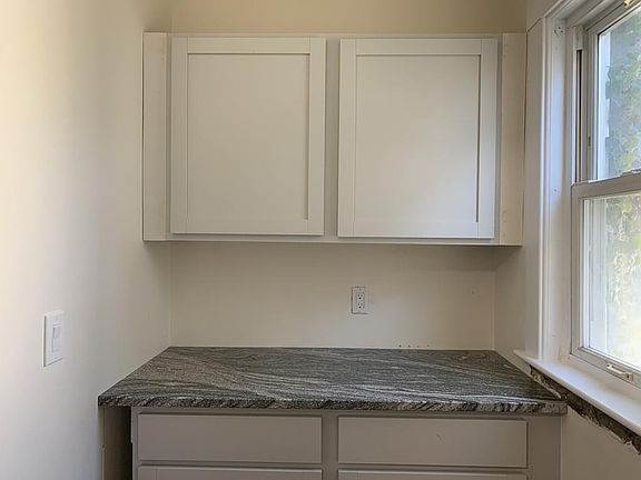5th image of 5 Bradford Ave #1
