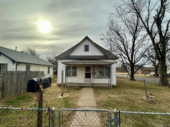 323 W 3rd St, Watonga, OK 73772