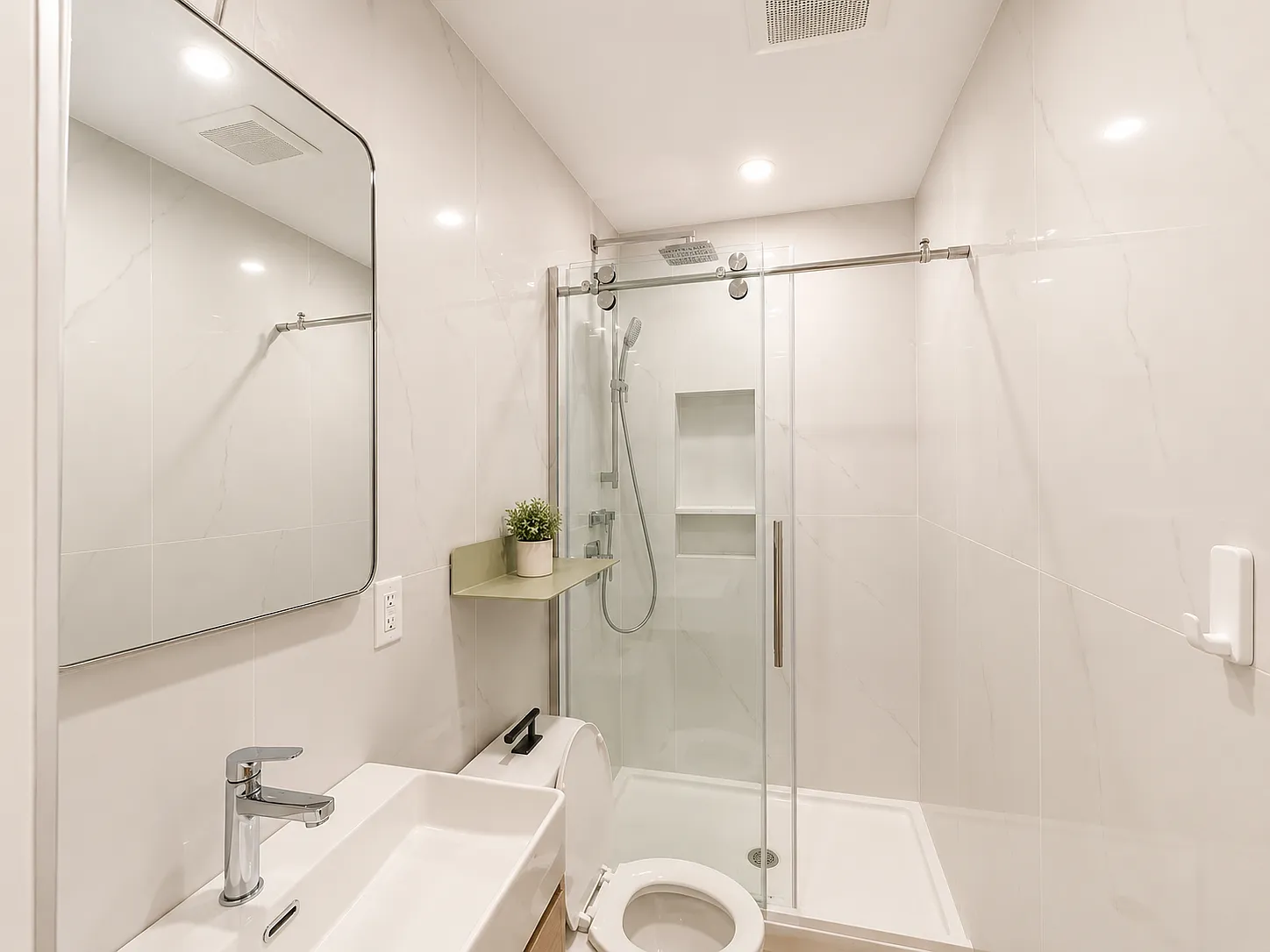 3 bed, 750 sqft, $2,100 — Photo 4